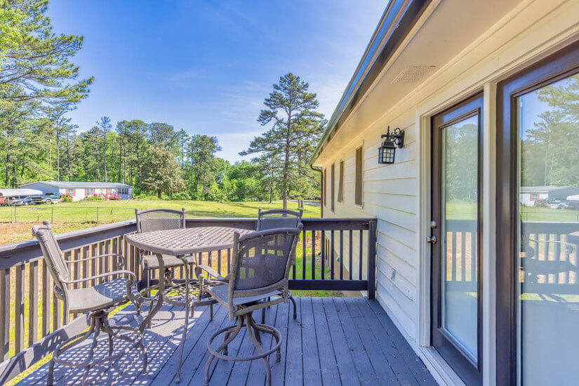 Private Deck Fenced Yard