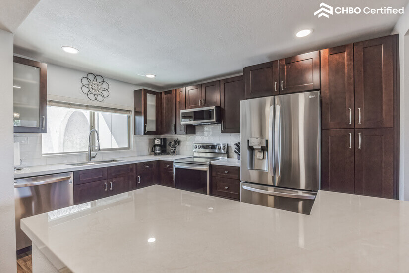 Well appointed kitchen pic 3