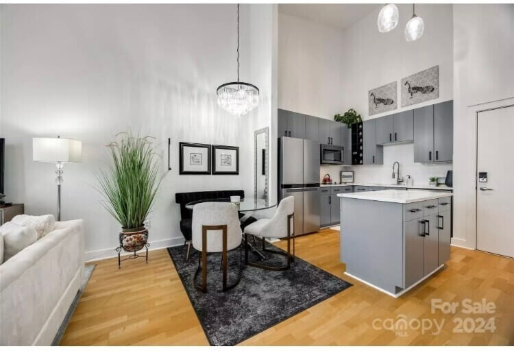 Dining nook off of kitchen