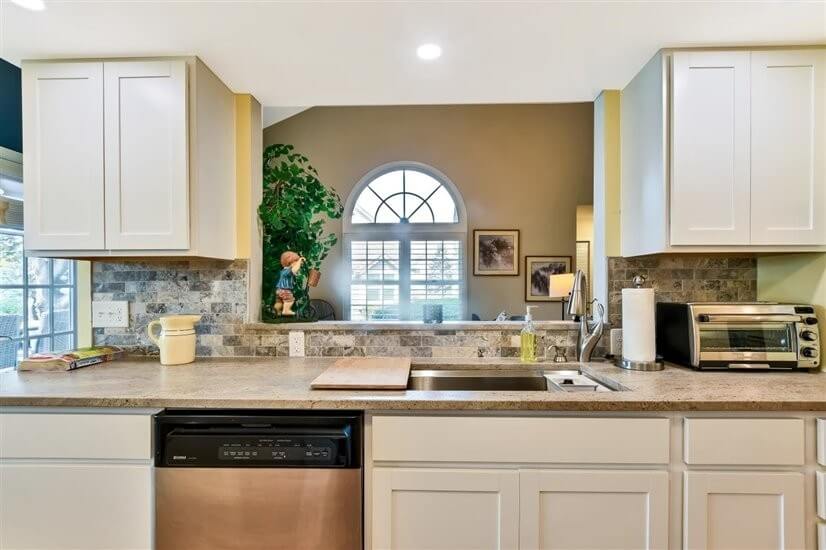 Furnished 4 Bdrm 3 Bath Townhome