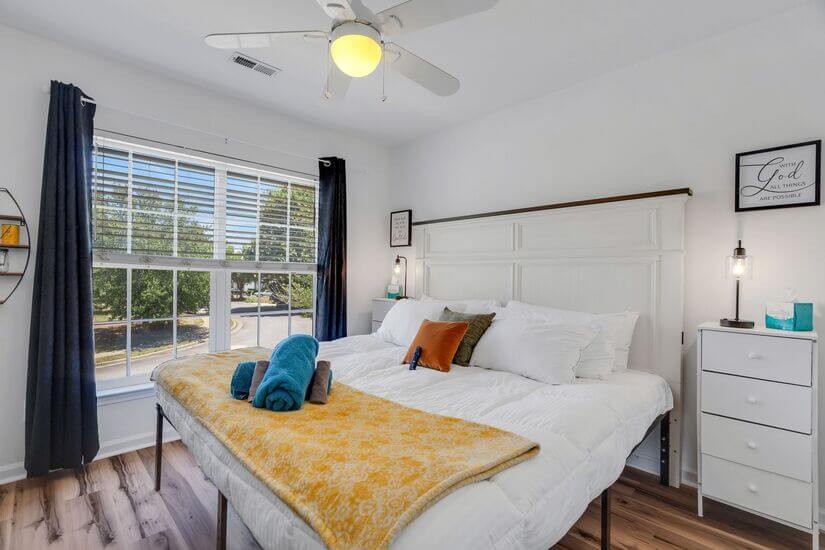 5 Bedroom Home Fence Hot Tub Park Arcade