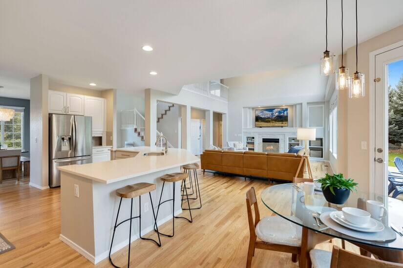 5 Bed 4 Bath Near Harmony Corridor