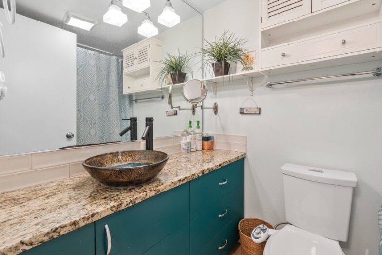 Charming Lake Oswego Condo on the Lake