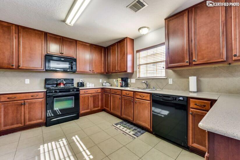Fully equipped kitchen with lots of counter space