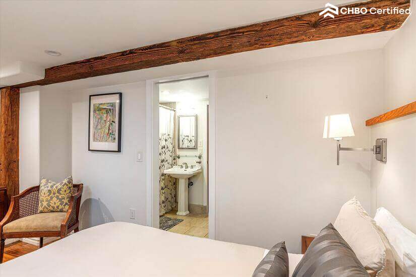 Single Family Home in North Beach