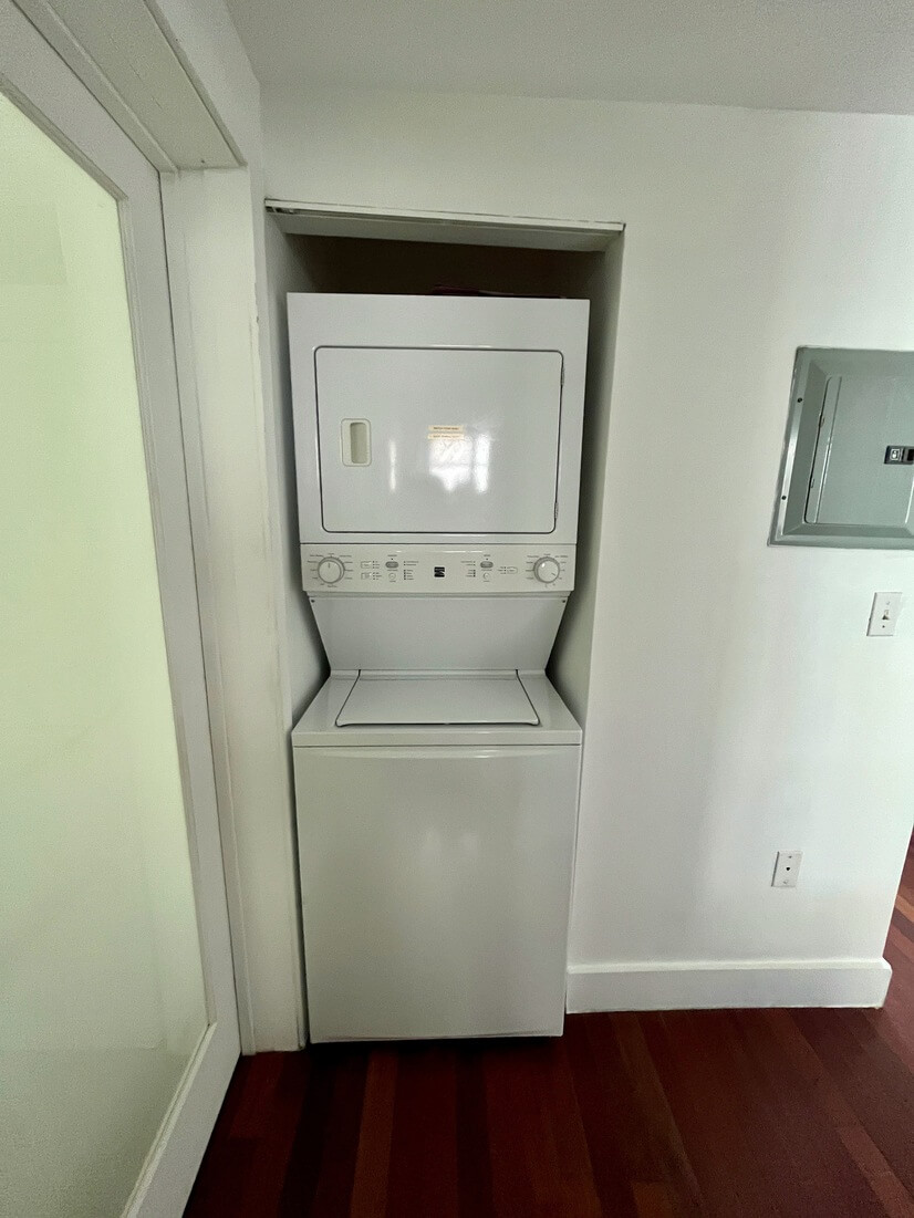 In Unit Stackable Washer / Dryer