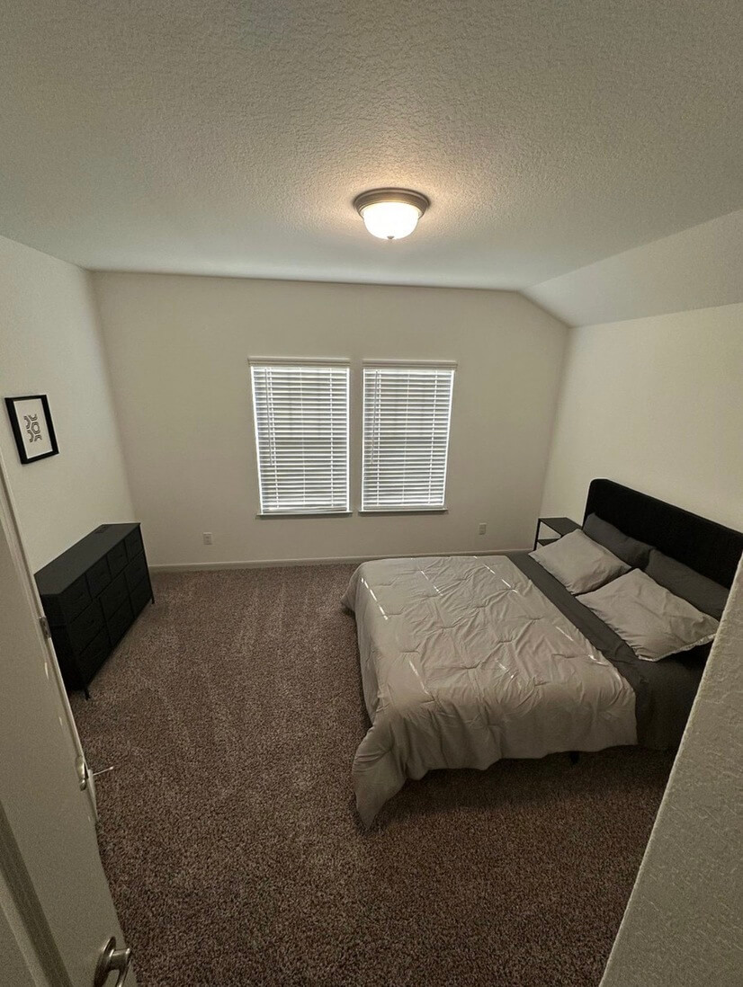 Front bedroom 2