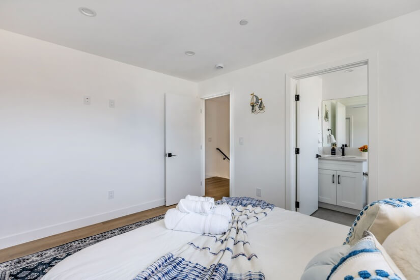 New Modern 4BR4BA Furnished Home in LA