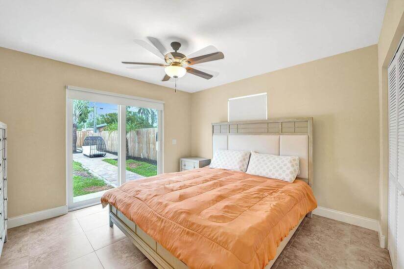 Master bedroom with king size bed and smart TV!