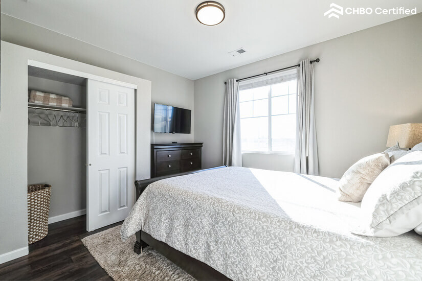 Guest bedroom 1 queen bed