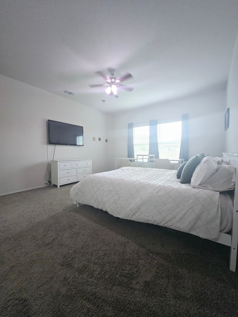 Gruene Private Oasis With Solar