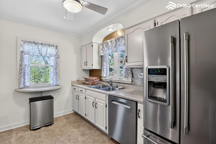 Bright kitchen - under cabinet lighting