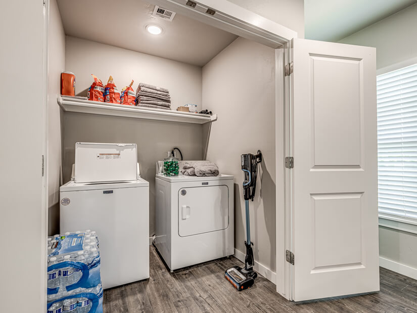 Newly Remodeled 3B 1.5B W/ King Bed