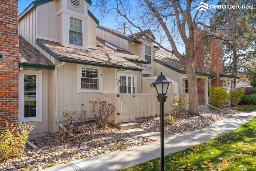 Furnished 3 Bedroom Townhome in Aurora