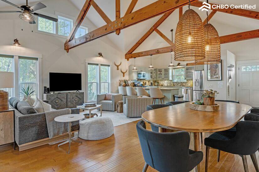 High ceilings with ample lighting