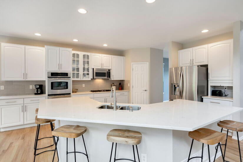 5 Bed 4 Bath Near Harmony Corridor