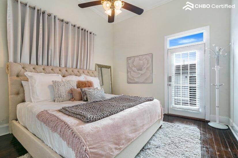 Master with king bed, large closet and on sui