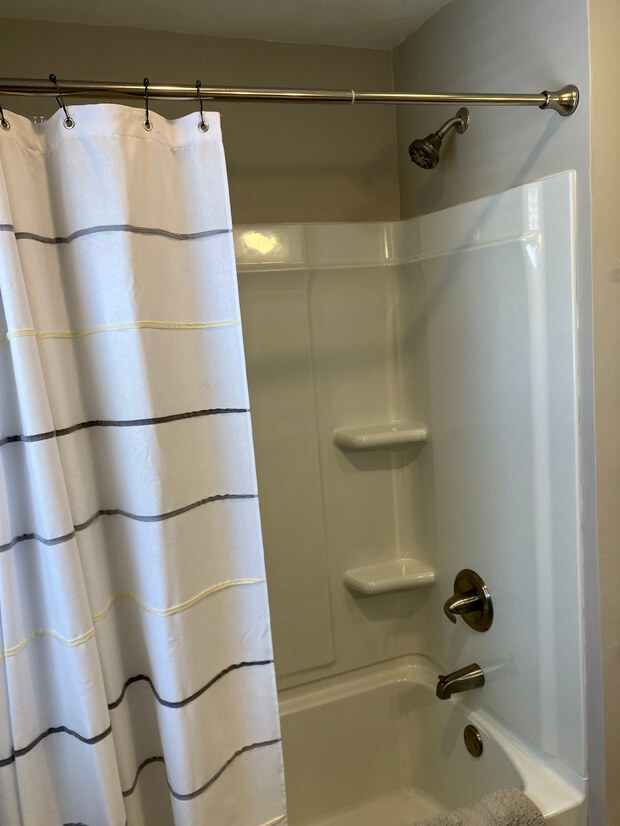 Full tub/shower combo