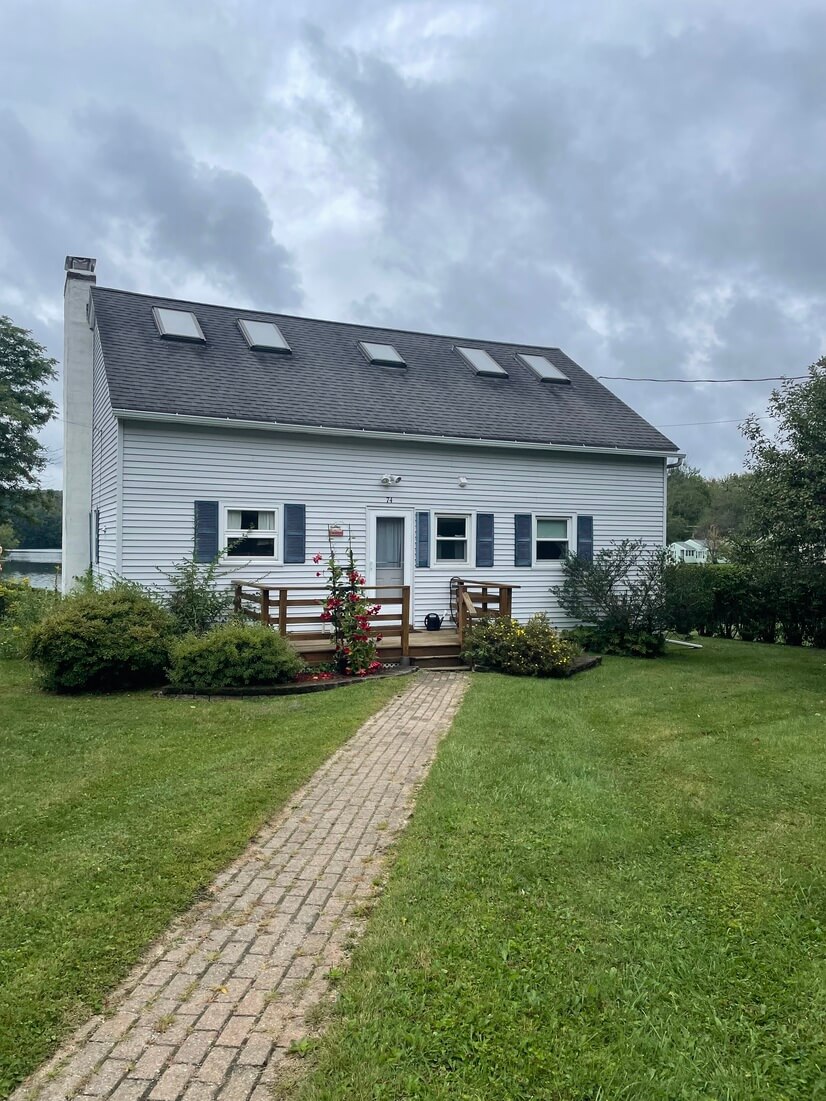 Furnished, 4 Bedroom Lakeside Home 