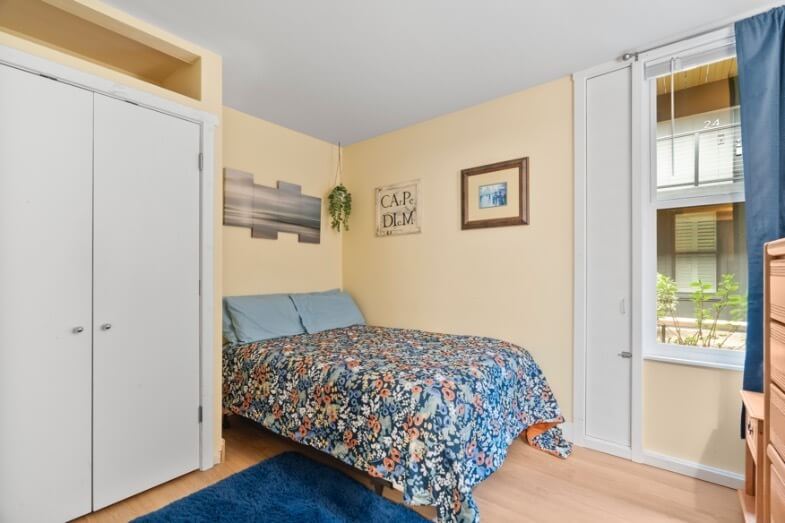 Charming Lake Oswego Condo on the Lake