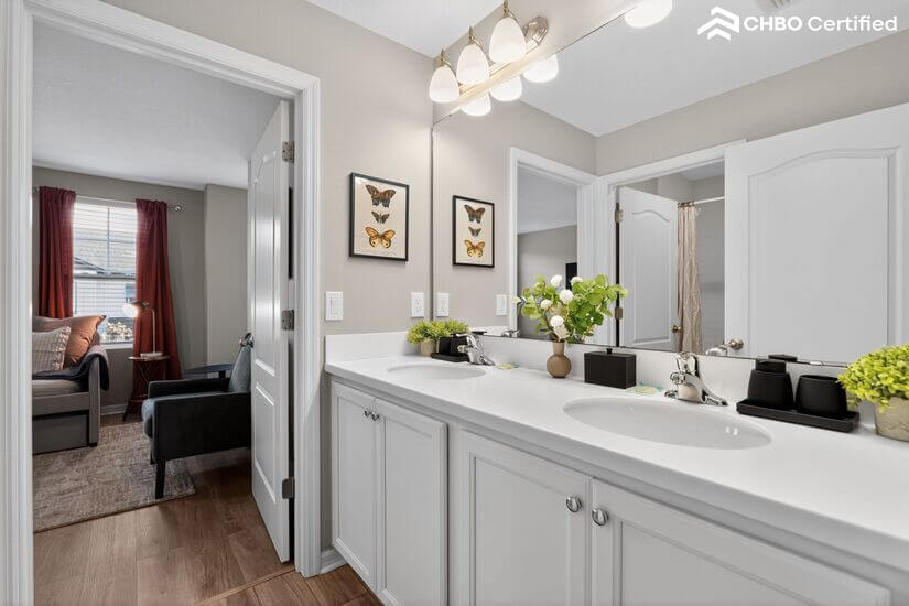AMAZING 4BD 3 and Half Bath Townhouse