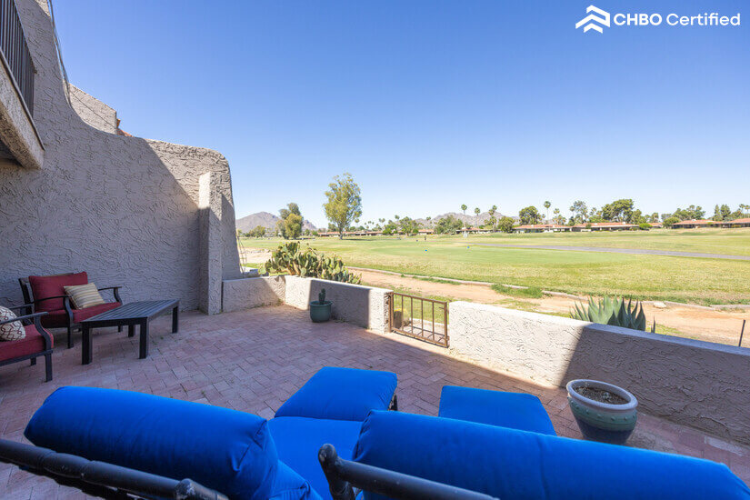 Patio right on the golf