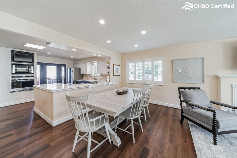 New Oven and 7 in 1 Microwave plus TV in the large kitchen.