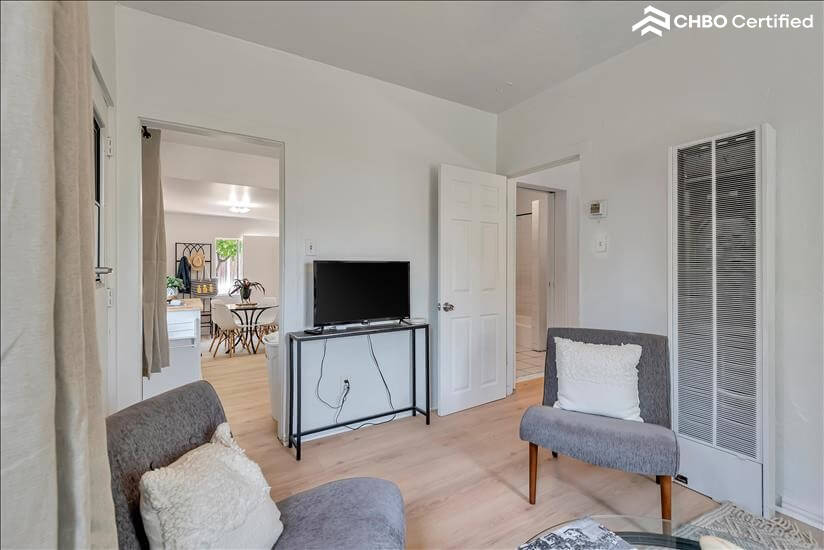 Modern Cozy house - Relaxing Backyard