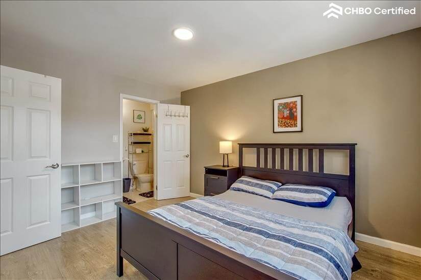 Master Bedroom with Queen mattress