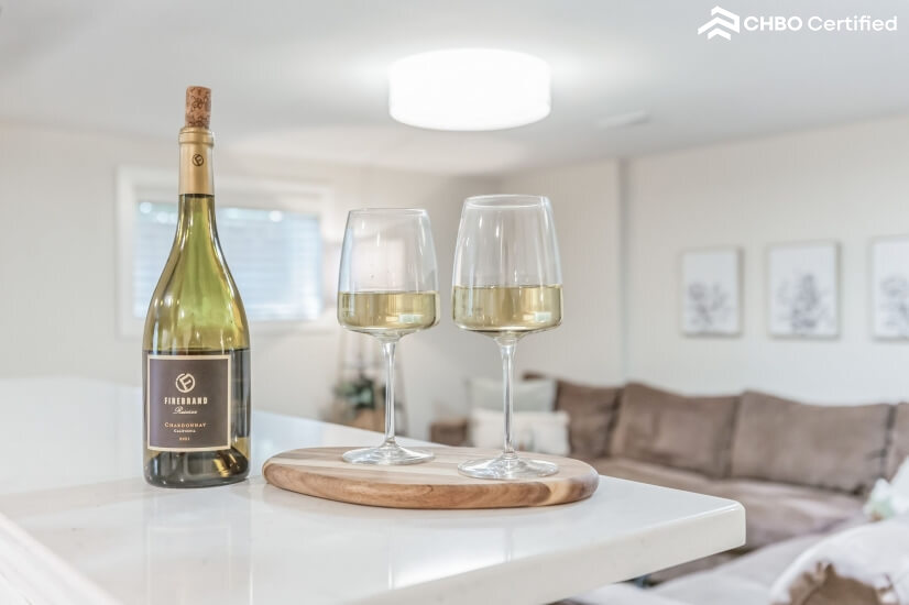 Minnetonka Furnished Garden Apartment