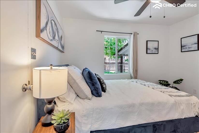 Modern Cozy house - Relaxing Backyard