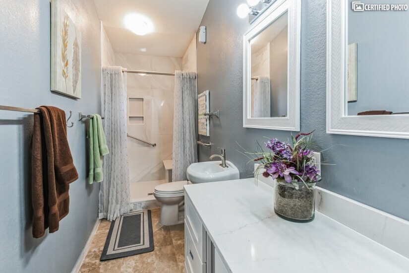 2nd Bathroom