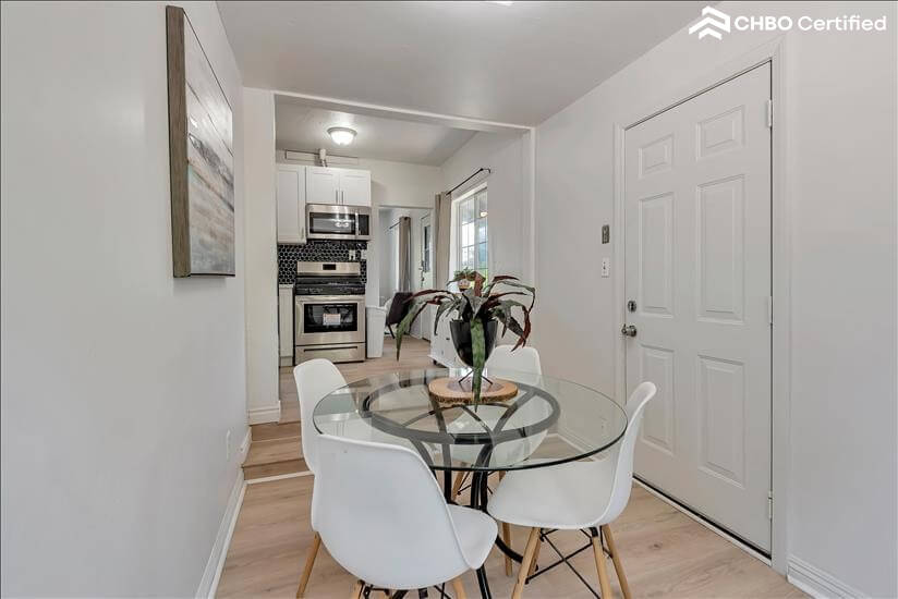 Modern Cozy house - Relaxing Backyard