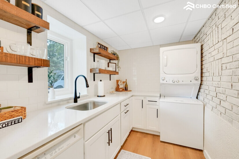 Minnetonka Furnished Garden Apartment