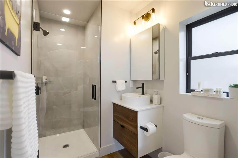 Modern bathroom with all amenities