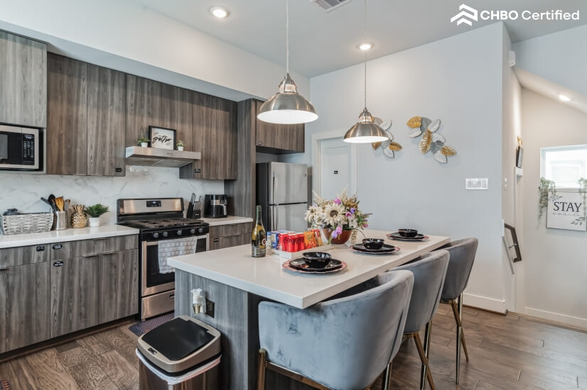 Breakfast area with kitchen view