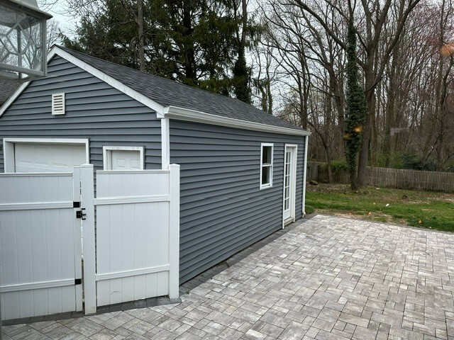 Side view of 1 car garage