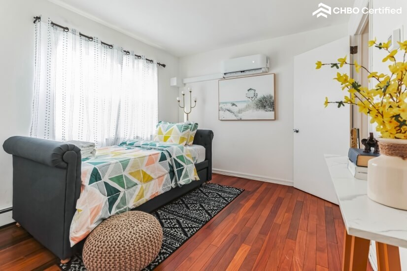 Bedroom w/Twin XL Bed - vacation housing in Greenwich CT|NYC