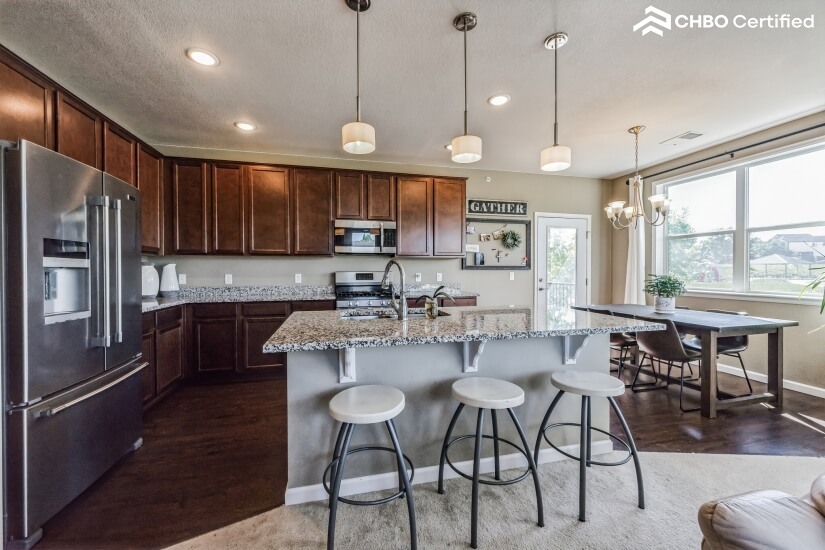 Furnished Midterm Rental 2 bd Condo