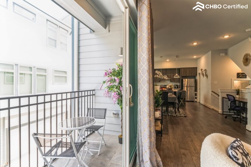 Balcony on 2nd level