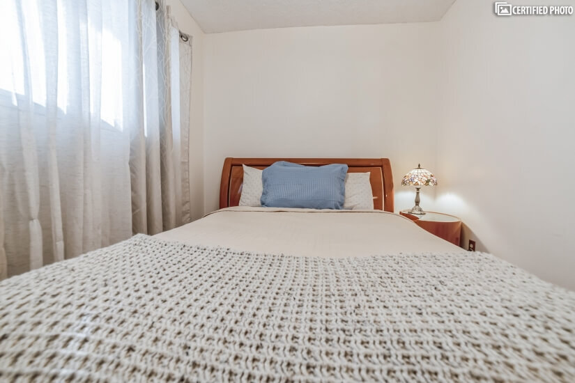 Queen bed in second bedroom