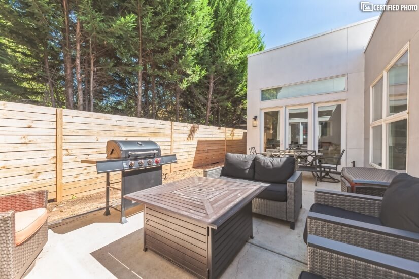 Courtyard Area with Gas Firepit and Grill - Fenced In Area