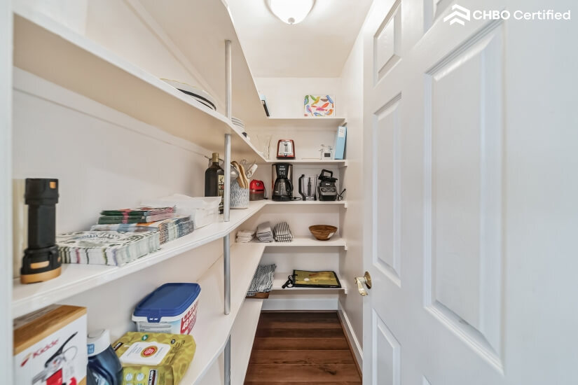 Large pantry!