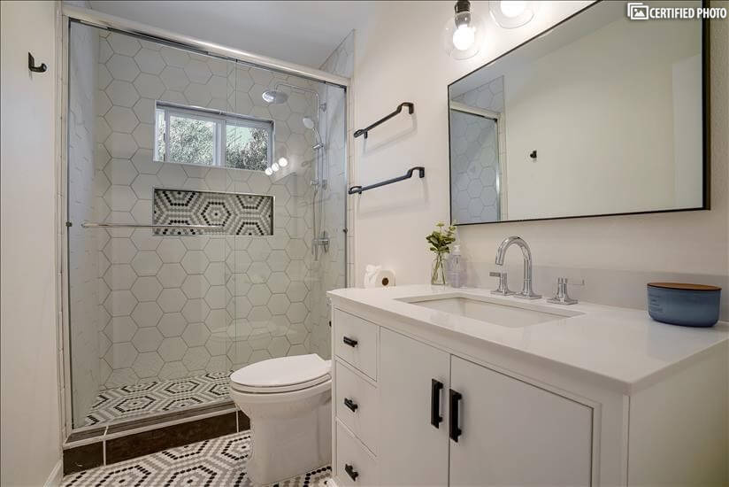 Secondary Bathroom (Newly Remodeled)