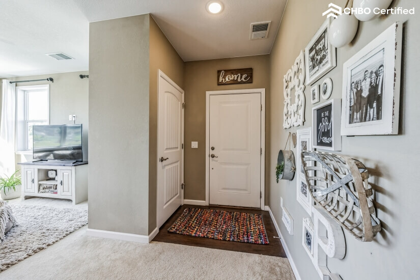 Front Entry to a beautifully furnished 2 bd condo rental