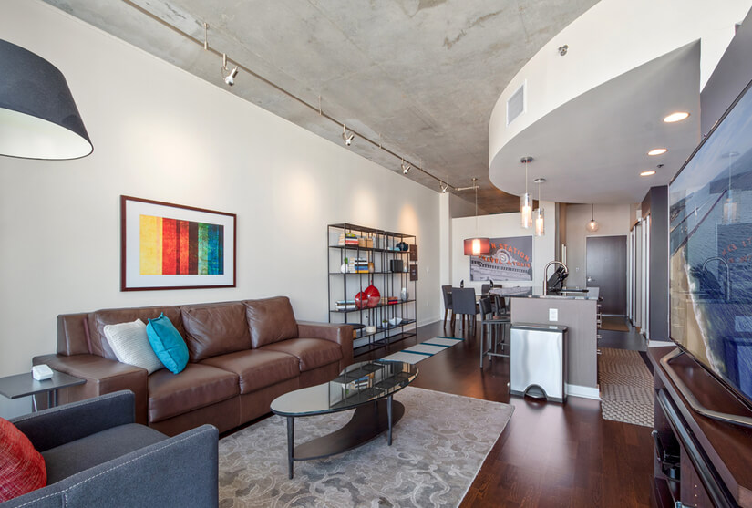 39th Floor Spire 1 bedroom with Sky Club