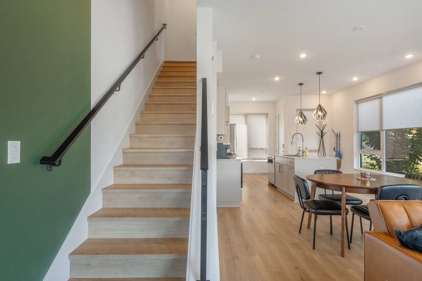 Modern 2BR  Den 3BA  Walk to Train