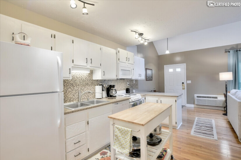 Fully equipped kitchen with everything you ne