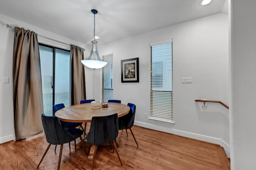 Dining with second balcony