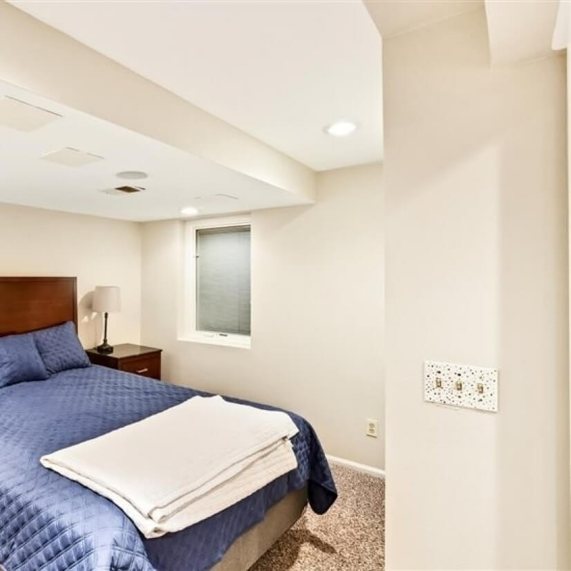 Furnished 4 Bdrm 3 Bath Townhome